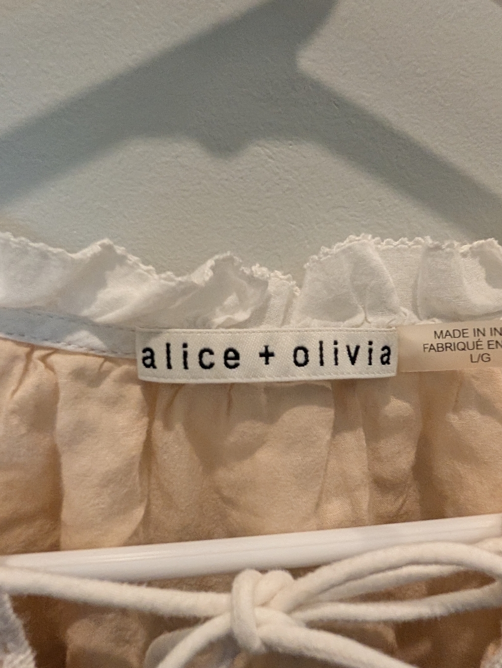 NWOT Alice And Olivia Tabitha Lace Cropped Blouse V-Neck Peasant Top Sz Large - Picture 3 of 5
